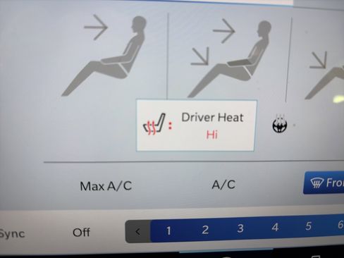 Used 2024 Chrysler Pacifica Touring-L image 21