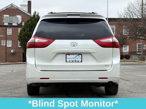 Used 2015 Toyota Sienna XLE image 7