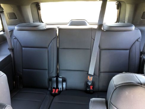 Used 2022 Chevrolet Tahoe Z71 w/ Z71 Off-Road Package image 12