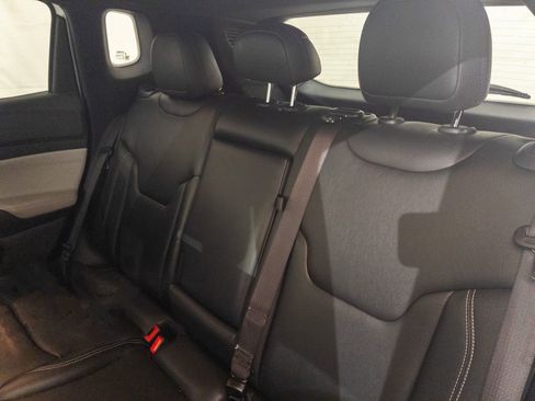 Used 2025 Jeep Compass Limited image 11