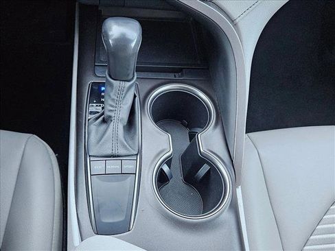 Used 2024 Toyota Camry SE image 12