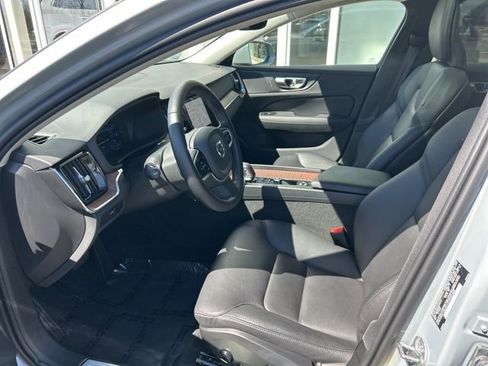 Used 2025 Volvo V60 B5 Cross Country Plus image 17