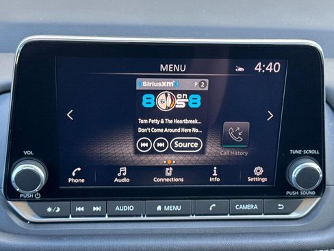 Used 2025 Nissan Rogue SV FWD image 21