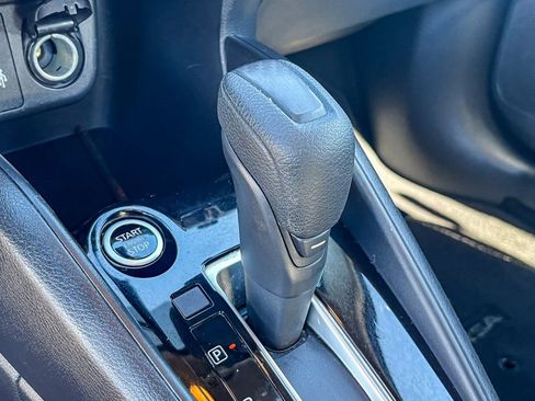 Used 2022 Nissan Versa SV w/ Trunk Package image 38