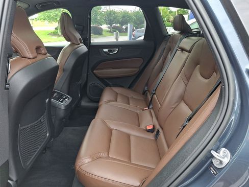 Certified 2023 Volvo XC60 B6 Ultimate w/ Climate Package AWD/4WD image 10