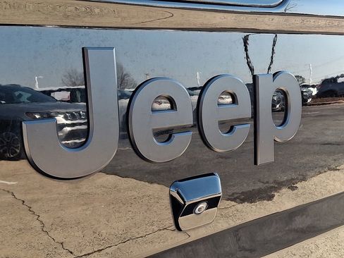 Used 2023 Jeep Gladiator Overland image 28