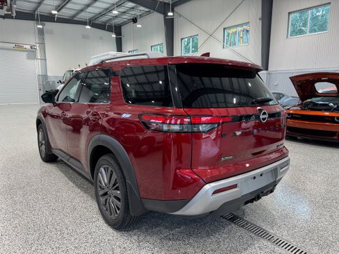 Used 2024 Nissan Pathfinder SL w/ SL Premium Package AWD/4WD image 8