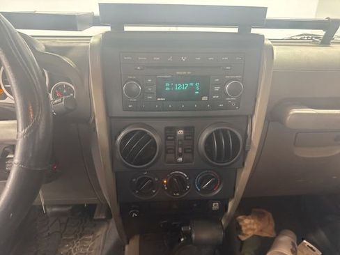 Used 2007 Jeep Wrangler Unlimited Sahara w/ Dual Top Group RWD image 12