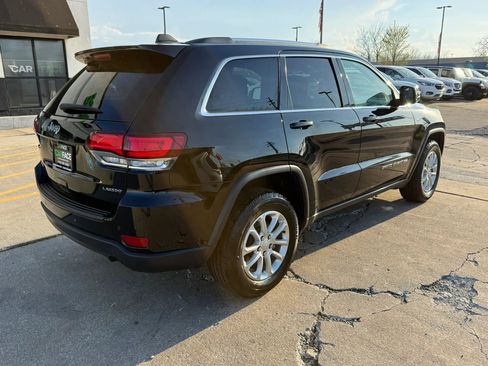 Used 2021 Jeep Grand Cherokee Laredo w/ Security & Convenience Group AWD/4WD image 16