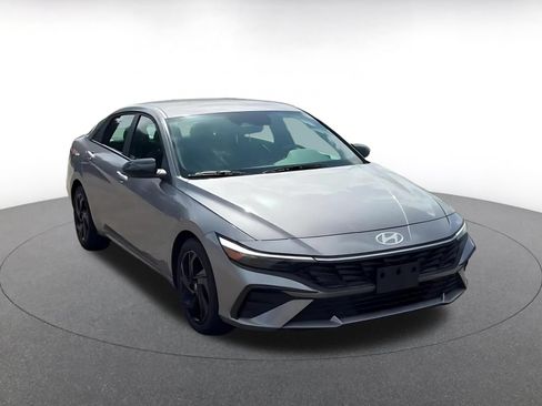 Used 2026 Hyundai Elantra Sport FWD image 3