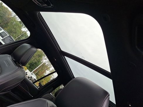 Used 2022 Jeep Grand Cherokee Overland image 15