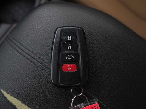 Used 2019 Toyota RAV4 Limited AWD/4WD image 28