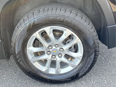 Used 2021 Chevrolet Traverse LT FWD image 27