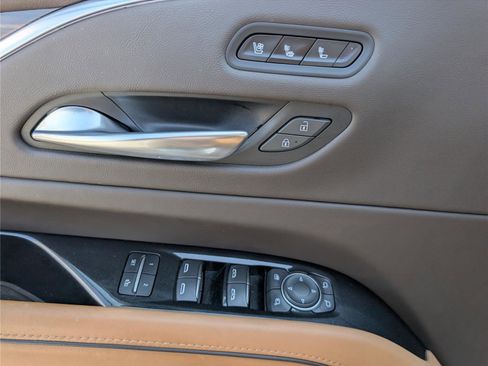 Used 2022 Cadillac Escalade Premium Luxury AWD/4WD image 26