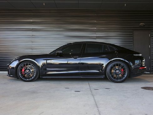 Certified 2025 Porsche Panamera GTS image 2