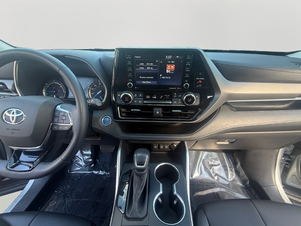 Used 2021 Toyota Highlander XLE AWD/4WD image 14