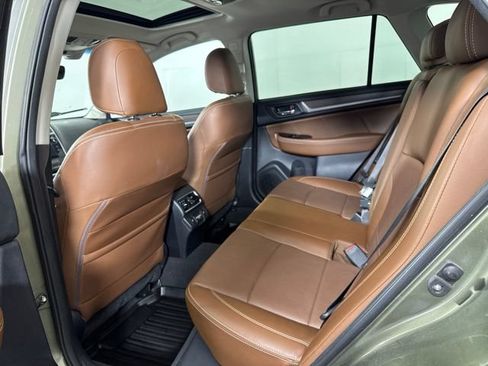 Used 2018 Subaru Outback 2.5i Touring AWD/4WD image 12