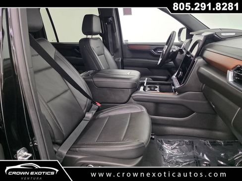 Used 2025 GMC Yukon XL Denali AWD/4WD image 11