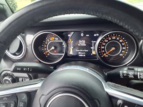 Used 2021 Jeep Wrangler Unlimited Sahara AWD/4WD image 26