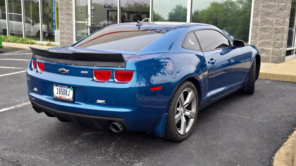 Used 2010 Chevrolet Camaro SS RWD image 3