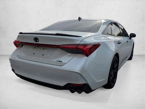 Used 2021 Toyota Avalon XSE image 5