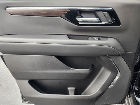 Used 2026 Chevrolet Suburban LT image 16