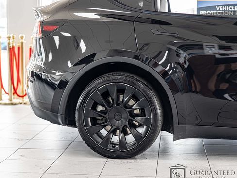 Used 2021 Tesla Model Y Long Range AWD/4WD image 11