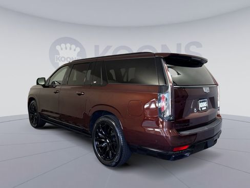 Used 2023 Cadillac Escalade ESV Sport w/ LPO, ONYX Package AWD/4WD image 4