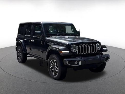 Used 2025 Jeep Wrangler Unlimited Sahara AWD/4WD image 2