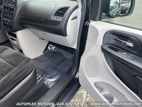 Used 2017 Dodge Grand Caravan SE w/ Power Window Group image 8