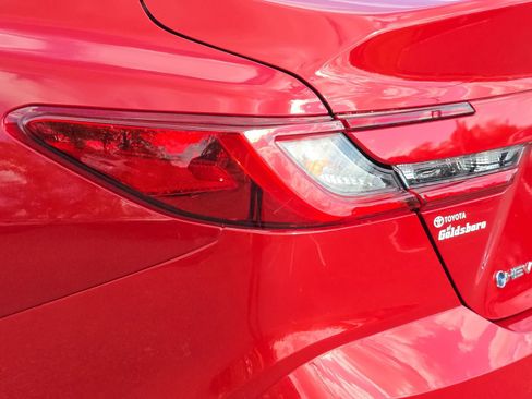 Used 2025 Toyota Camry LE image 32