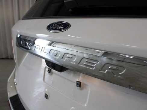Used 2023 Ford Explorer XLT w/ Equipment Group 202A AWD/4WD image 33