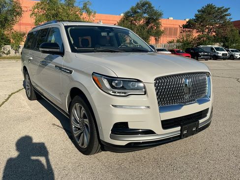 Used 2023 Lincoln Navigator L Reserve AWD/4WD image 4