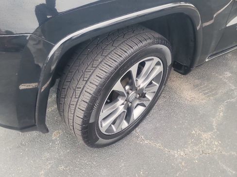 Used 2017 Jeep Grand Cherokee Overland AWD/4WD image 2