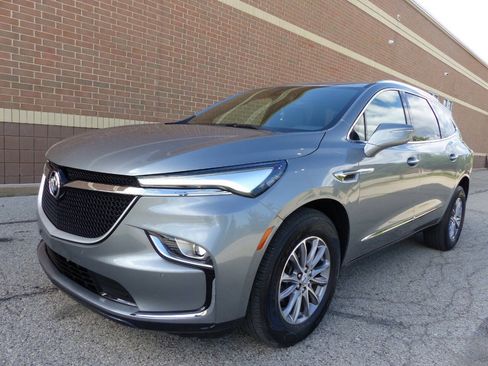Used 2023 Buick Enclave Essence AWD/4WD image 6