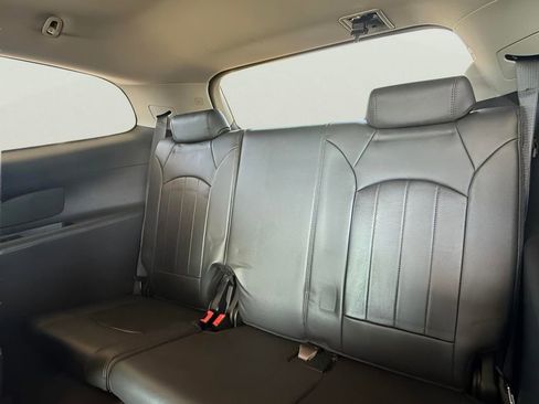 Used 2011 Buick Enclave CXL image 31