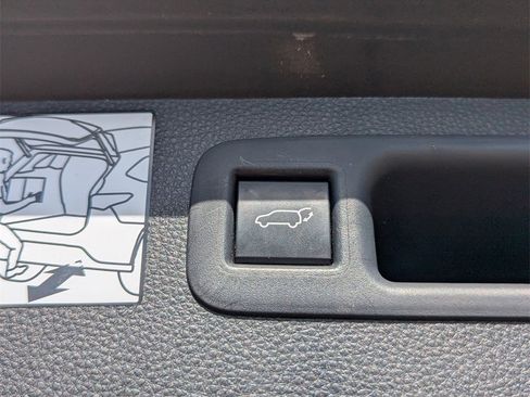 Used 2021 Toyota Highlander Limited image 27