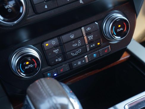 Used 2019 Ford F150 King Ranch w/ FX4 Off-Road Package AWD/4WD image 20