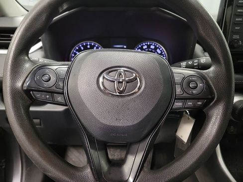 Used 2020 Toyota RAV4 LE image 18