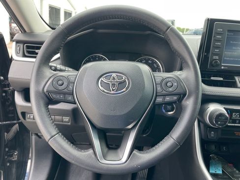 Used 2022 Toyota RAV4 XLE Premium FWD image 15