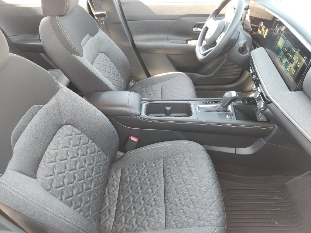 Certified 2025 Nissan Kicks SV w/ SV Premium Package AWD/4WD image 10