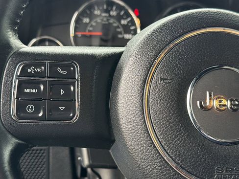 Used 2017 Jeep Wrangler Unlimited Rubicon w/ Connectivity Group image 28