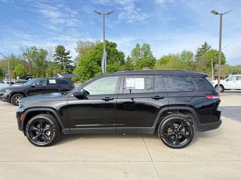 Used 2024 Jeep Grand Cherokee L Limited w/ Black Appearance Package AWD/4WD image 4