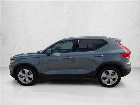 Used 2021 Volvo XC40 T4 Momentum FWD image 10
