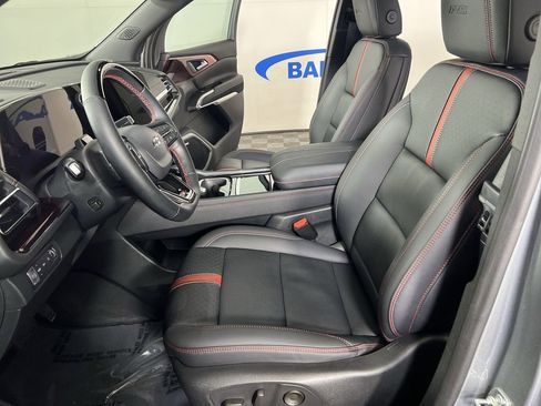 Used 2024 Chevrolet Traverse RS w/ LPO, Floor Liner Package AWD/4WD image 19