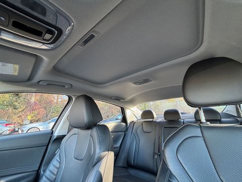 Used 2025 Hyundai Elantra Limited image 31