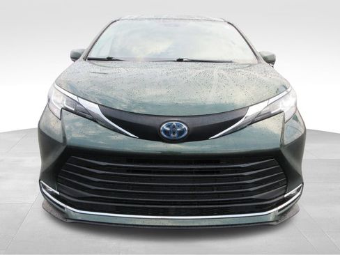 Used 2022 Toyota Sienna XLE AWD/4WD image 8