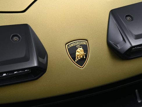 Used 2024 Lamborghini Huracan Sterrato AWD/4WD image 13