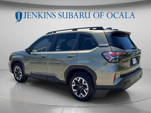 Used 2025 Subaru Forester Premium AWD/4WD image 5