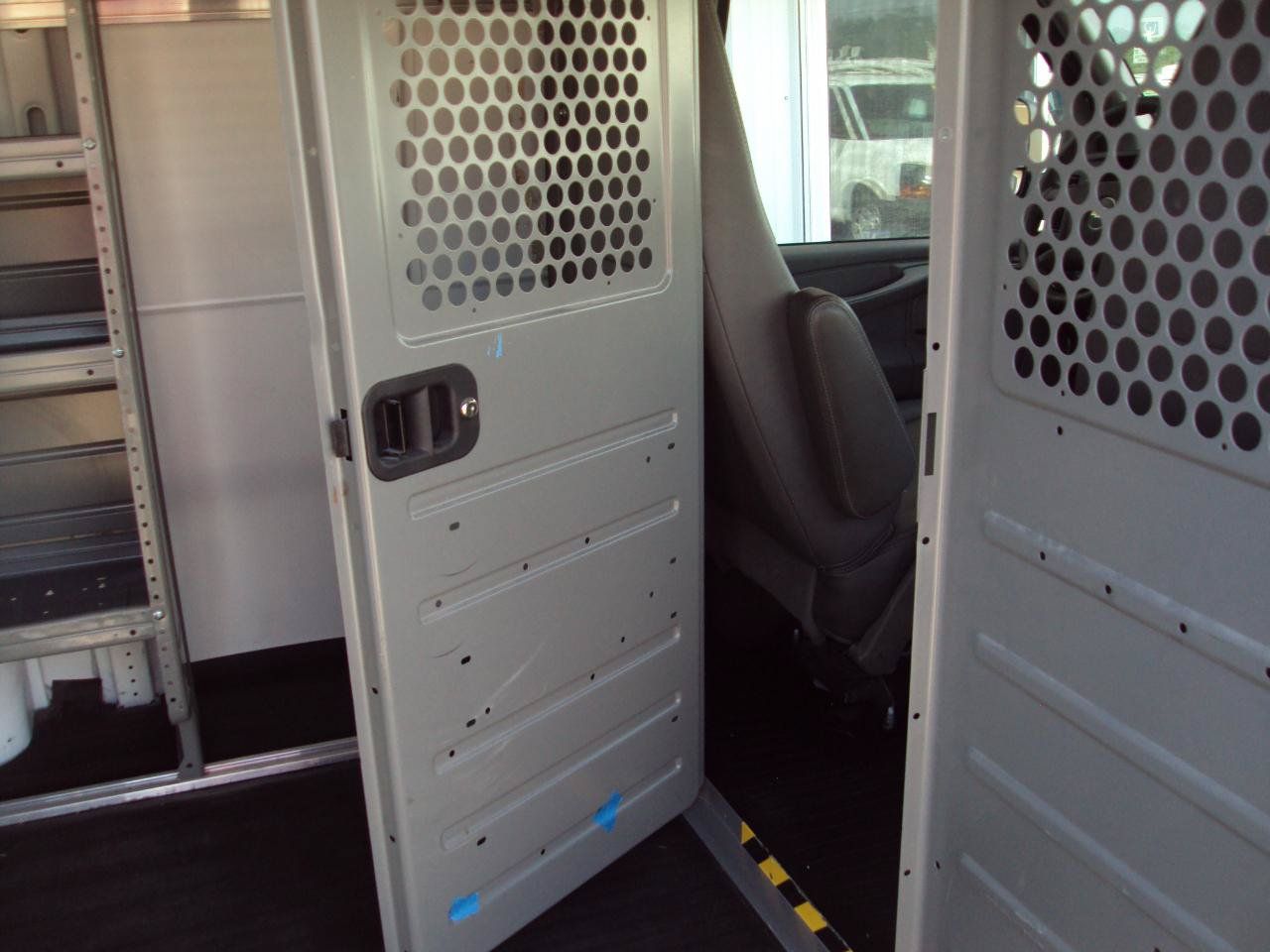 Used 2011 Chevrolet Express 3500 Extended w/ Power Package RWD image 8